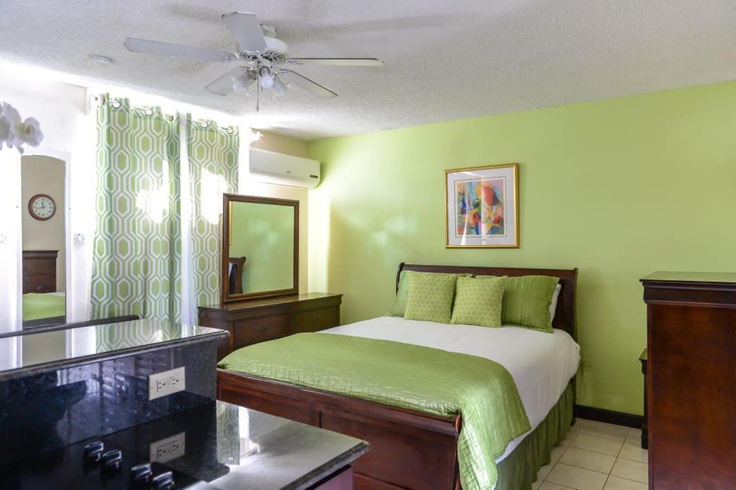Beach Studio 10 Ocho Rios Bagian luar foto